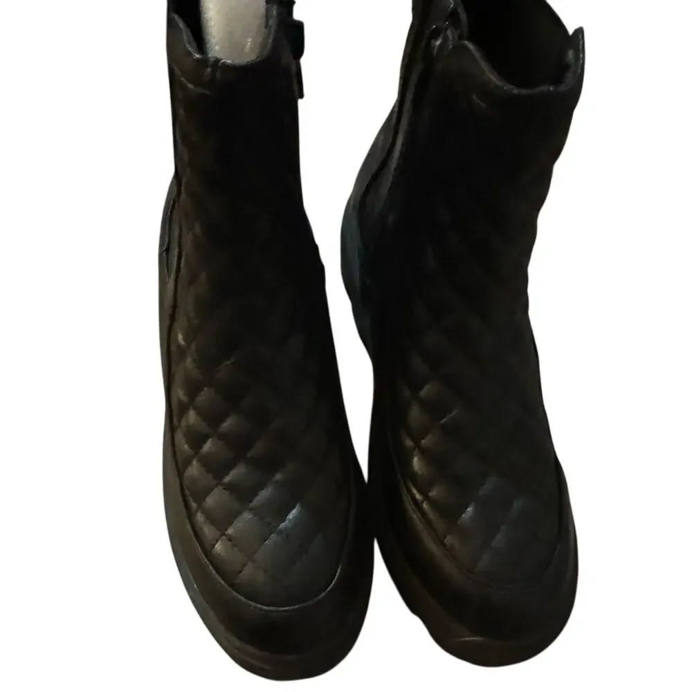 JOURNEE COLLECTION Faux Leather Quilted Ankle Boots Size 7 New with Tag MSRP $90